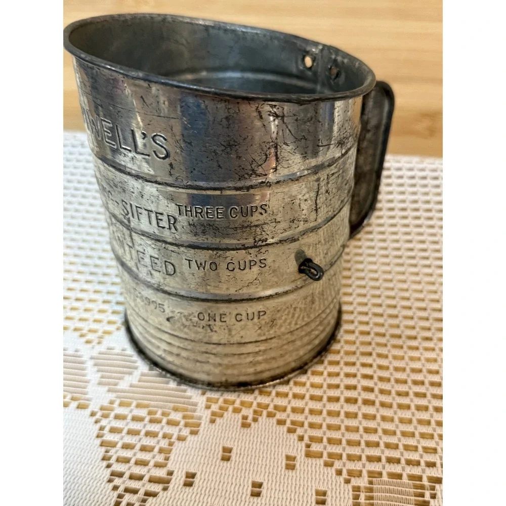 Vintage Bromwell's 1753995 Silver Green Knob Rustic 3-Cup Measuring Flour Sifter